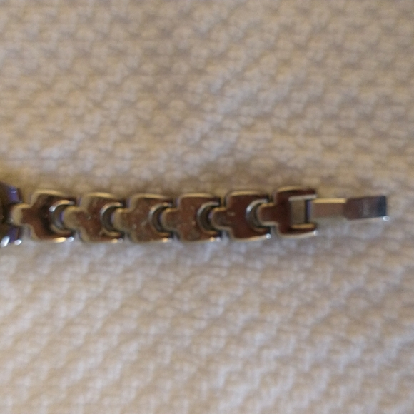 VGUC Fossil silverlink watch. Letters are in gold. - Picture 4 of 8